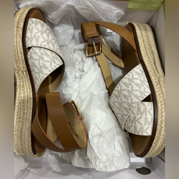 Michael Kors Sandal - Picture 1 of 10